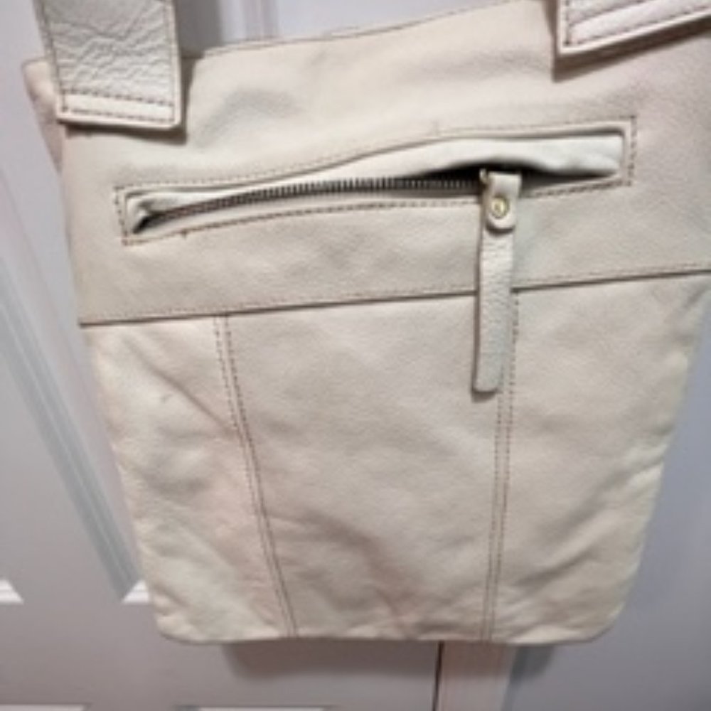 Amerileather cream slim crossbody messenger bag